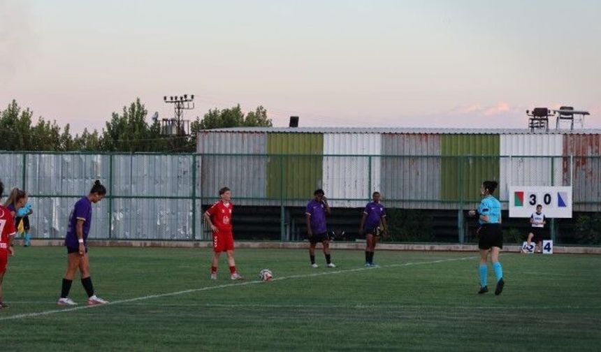 Amedspor Kadın Futbol Takımı 3-0 yendi