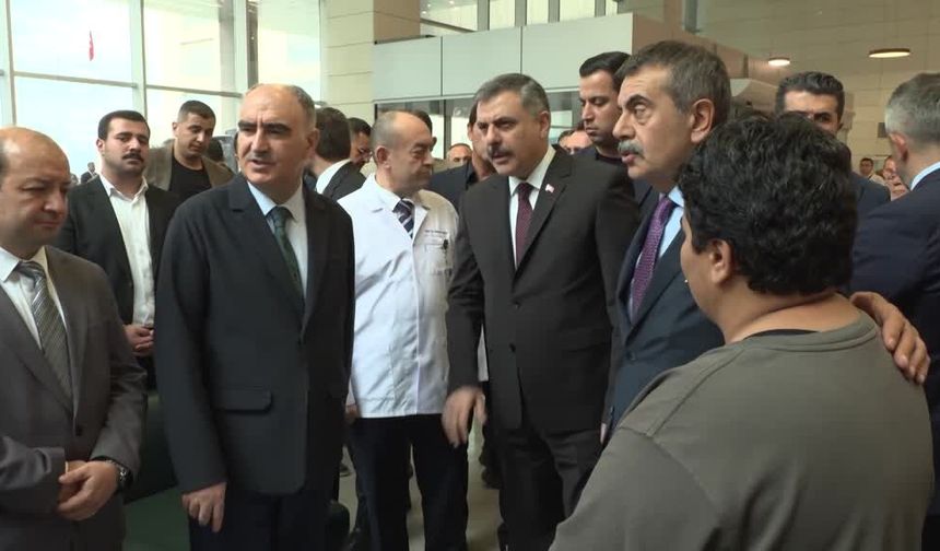 Bakanlar Manisa Turgutlu’da: 3 öğrencinin durumu kritik