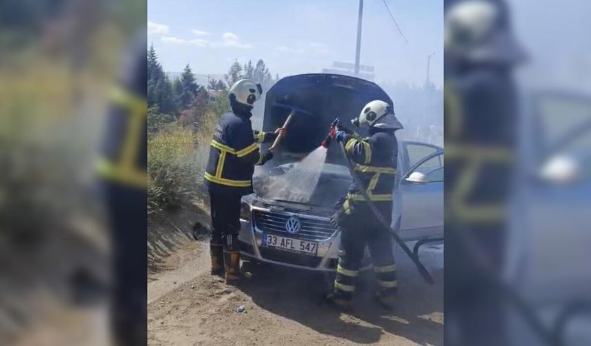 Batman’da seyir halindeki otomobil alev aldı