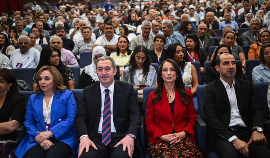 DEM Parti kongresi sona erdi: Bakırhan ve Hatimoğulları yeniden eş genel başkan