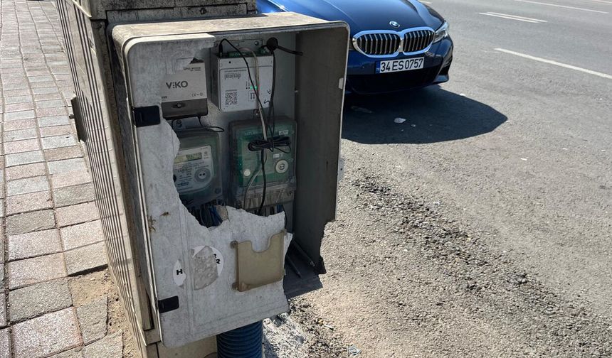 Diyarbakır' Elektrik Panosu Tehlike Saçıyor