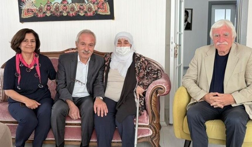 Mızraklı, Demirtaş'ın annesini ziyaret etti