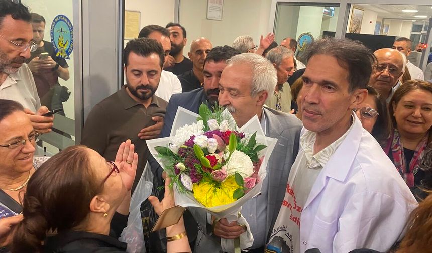 Selçuk Mızraklı:  Arkadaşlarımız serbest kalıncaya kadar boynumuz bükük