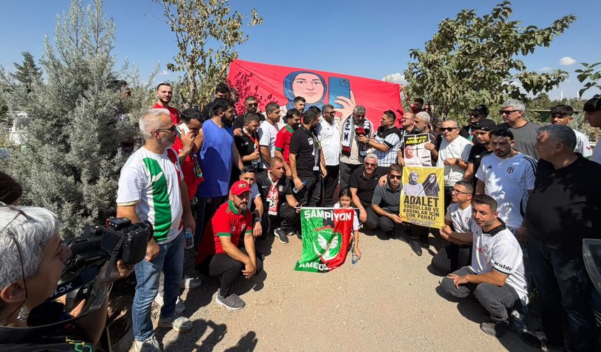 Beşiktaş taraftarları Rojin Kabaiş’in mezarını ziyaret Etti