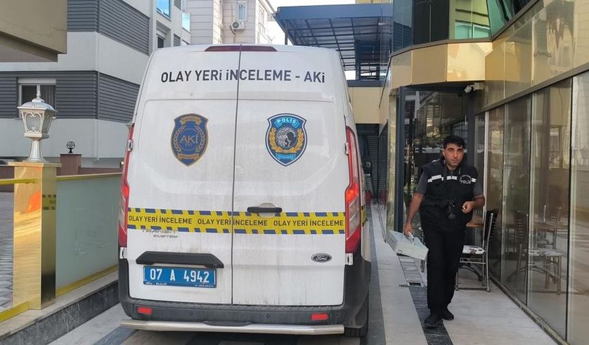Rus uyruklu turist konakladığı otelin koridorunda ölü bulundu