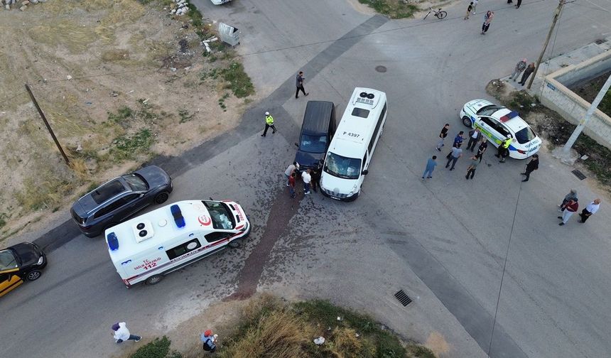 Okul servisi kaza yaptı: 6 yaralı