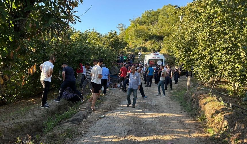 Fındık işçilerini taşıyan traktör devrildi: 18 yaralı