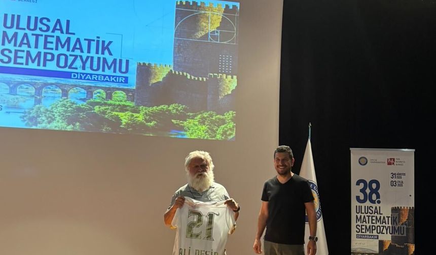 Prof. Dr. Ali Nesin’e Amedspor Forması