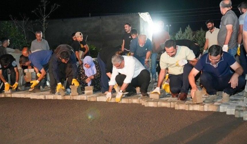 Diyarbakır Bağlar'da belediye ve halk el ele yol yapımında