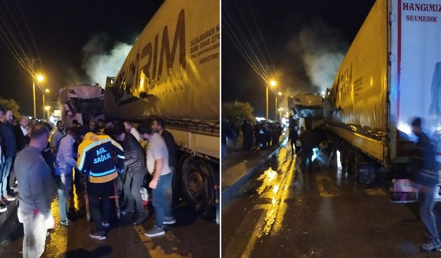 Tırlar kafa kafaya çarpıştı: 2 yaralı