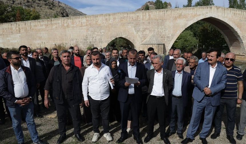 Diyarbakır Çermik’te akarsuya karışan kanalizasyon suları yurttaşları çileden çıkarttı