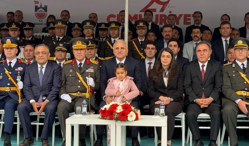 Diyarbakır'da cumhuriyetin 103. yılı kutlandı