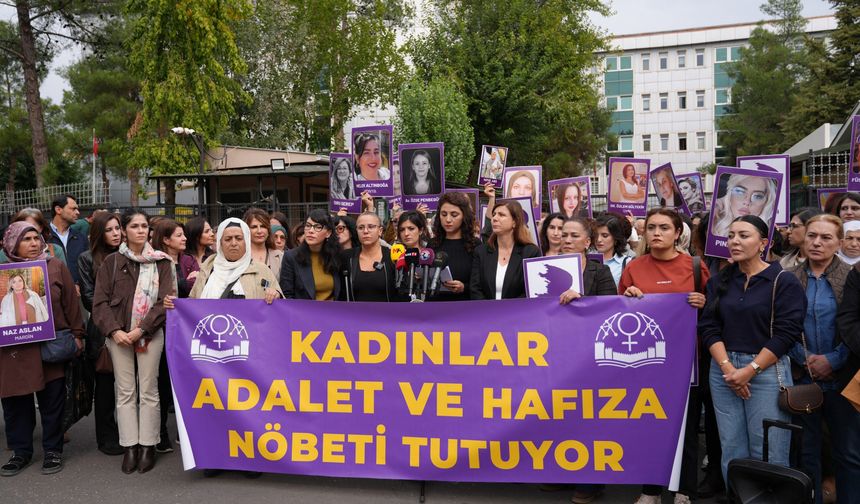 Serra Bucak kadın nöbetine katıldı: Hep birlikte bu dayanışmayı büyütelim