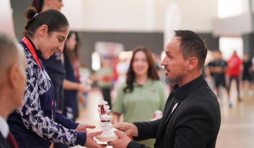 Dicle Üniversitesi öğrencisinden Kickboks'ta büyük başarı