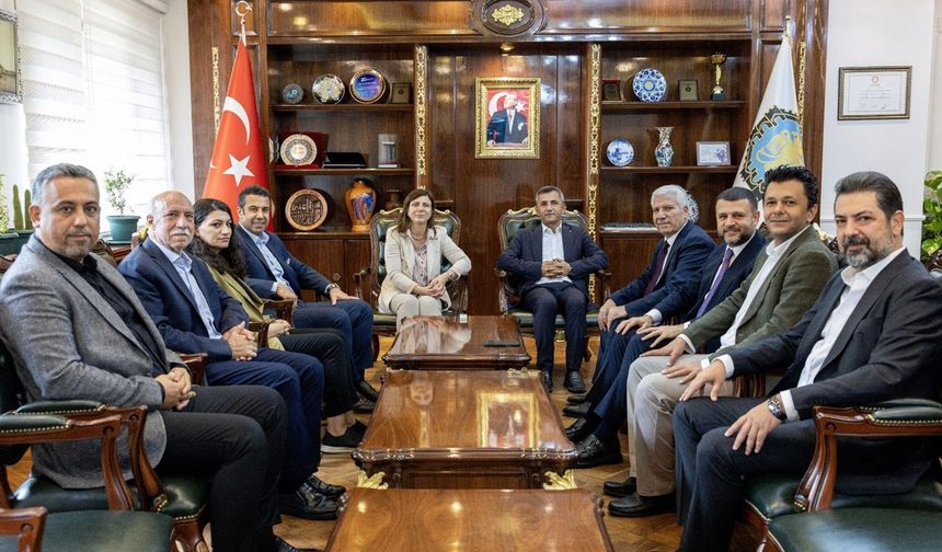 Diyarbakır'da bir ilk: AK Parti'den DEM Partili eş başkanlara ziyaret