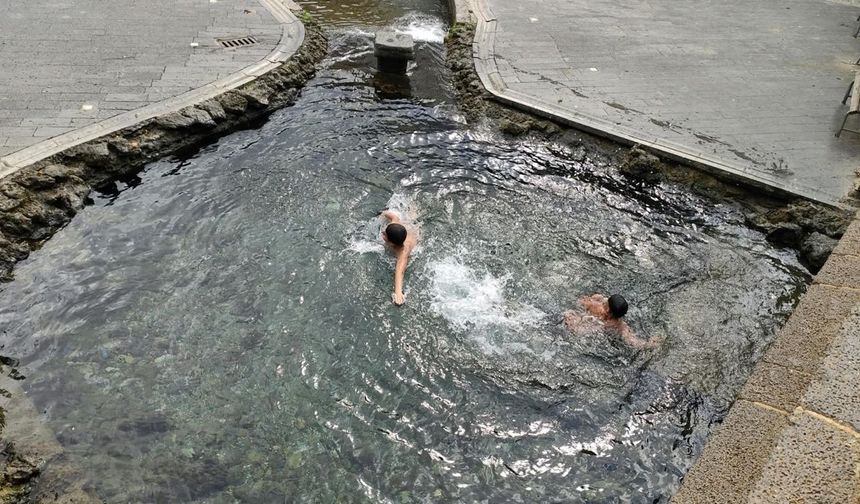 Diyarbakır'da çocuklar Ekimin soğuğuna, Anzele'de meydan okudu