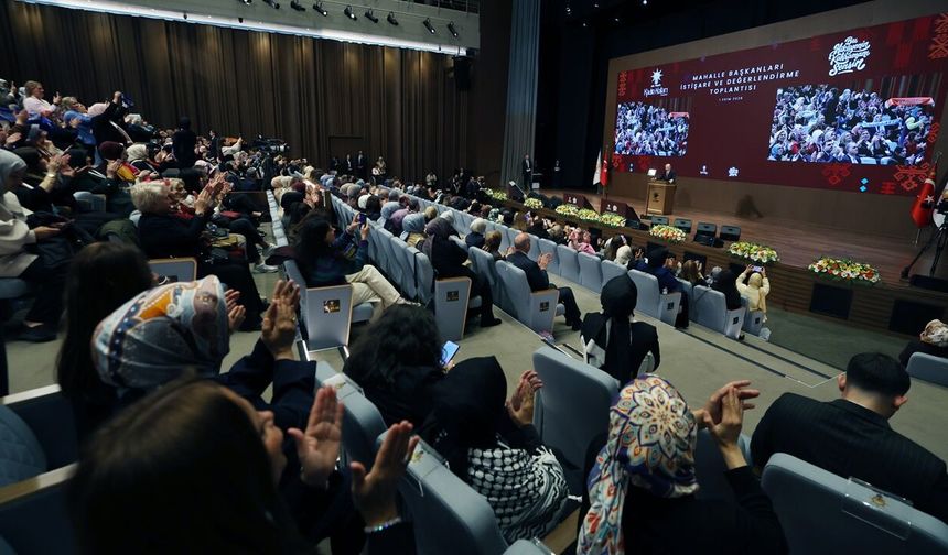 Erdoğan: Vesayetçilerin tek tipçi duvarları, AK Parti'yi ihya eden kadınların mücadelesiyle yıkılmıştır