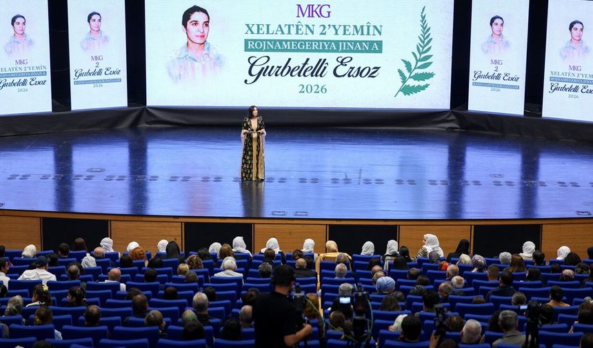 Diyarbakır Eşbaşkanları Gurbetelli Ersöz Kadın Gazetecilik Ödülleri töreninde