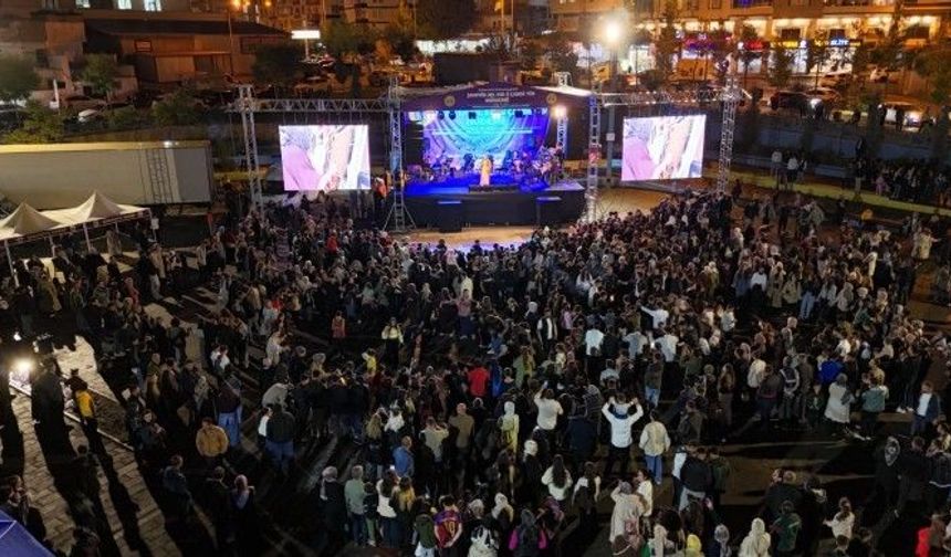 Diyarbakır Silvan’da Kadın, Emek, Kültür ve Sanat Buluşması konseri