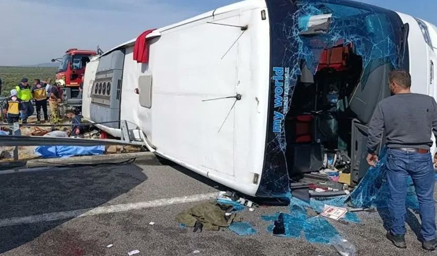 Manisa’da yolcu otobüsü ile TIR çarpıştı: 11 kişi hayatını kaybetti