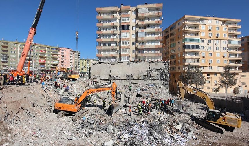 Diyarbakır'da 77 kişiye mezar olan 'Serin-2 Apartmanı davası' yine ertelendi
