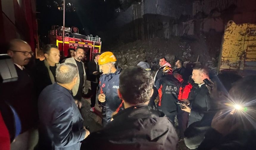 Çöken binada yaşlı kadının cansız bedenine ulaşıldı
