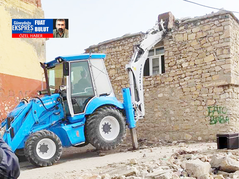 Hani’de ağır hasar gören 36 evin yıkımına başlandı