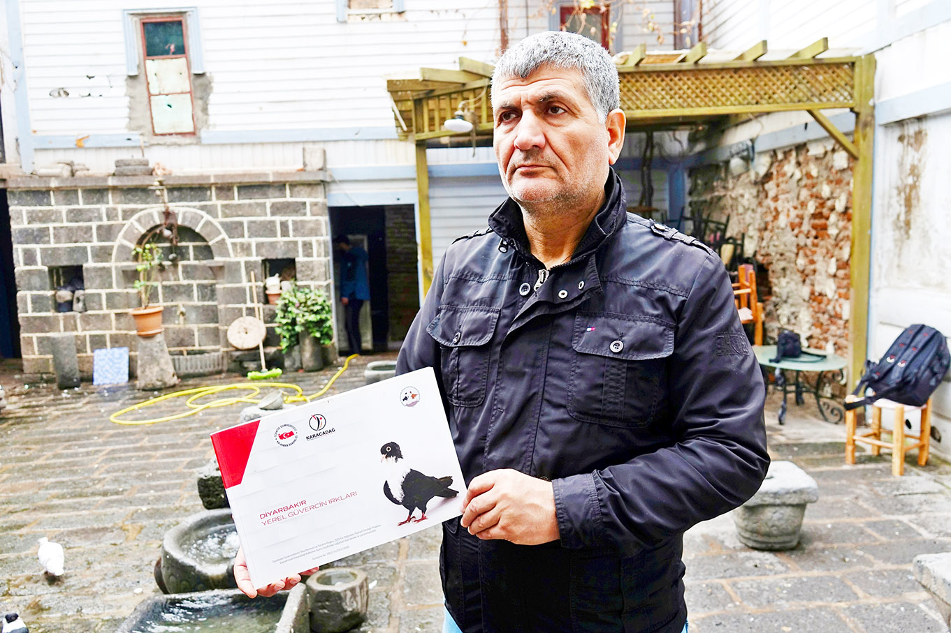 Diyarbakır Güvercinleri ile Posta Güvercinleri Derneği Başkanı Hasan Hüseyin Tuğcu