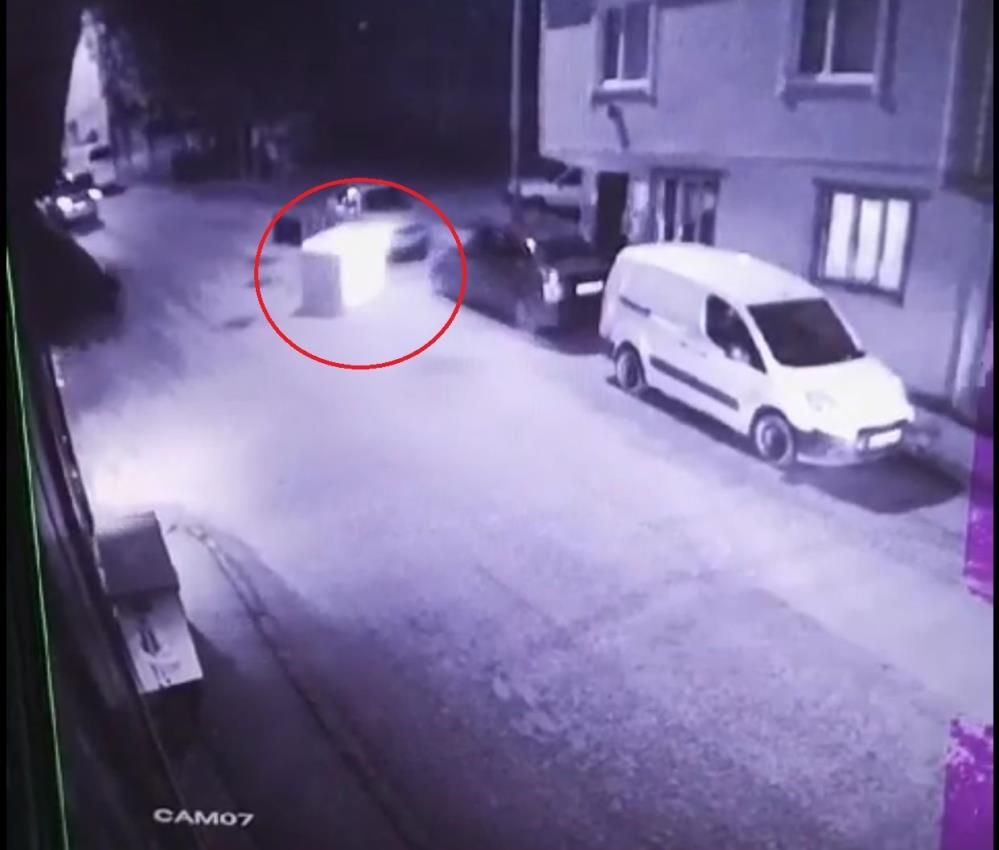 Fırtına, insanları havaya uçurdu!