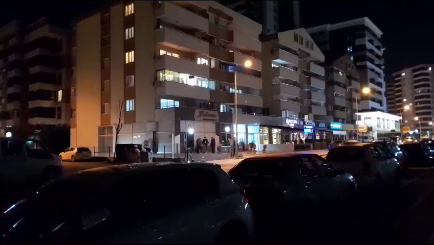 Bursa’da bir kafenin asma tavanı çöktü