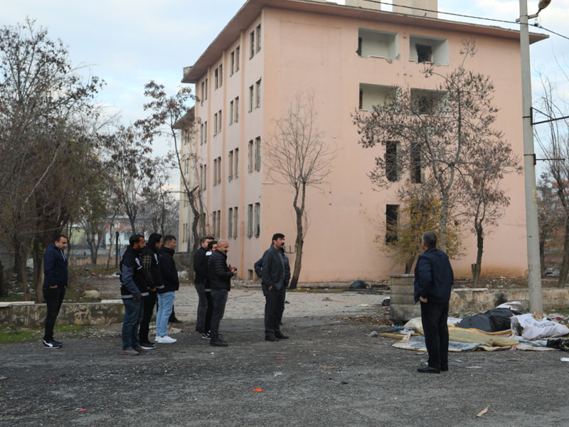 Diyarbakır’da Bir Sokak Diken Üstünde4