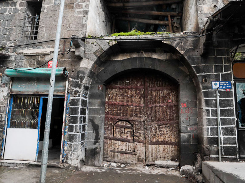 Diyarbakır’ın Kaderine Terk Edilen Tarihi Hanı3