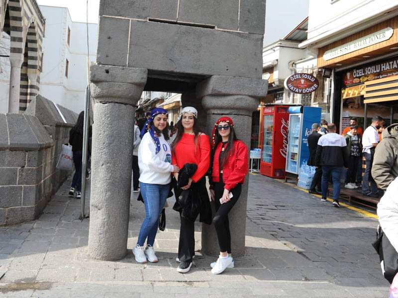 Diyarbakır'da 7 Defa Altından Geçenin Dileği Gerçekleşiyor2