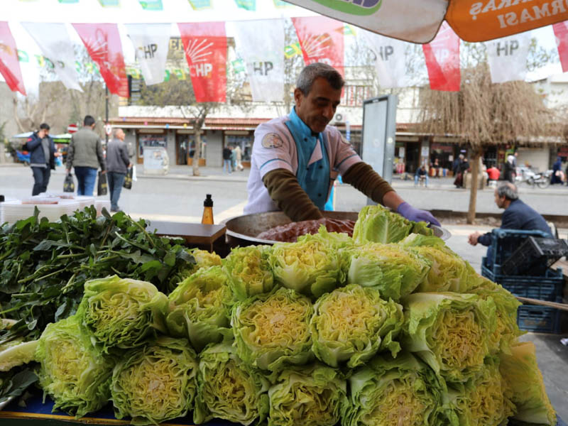 Diyarbakır'da Her Sokak Başında Ramazan Çiğköftecisi3