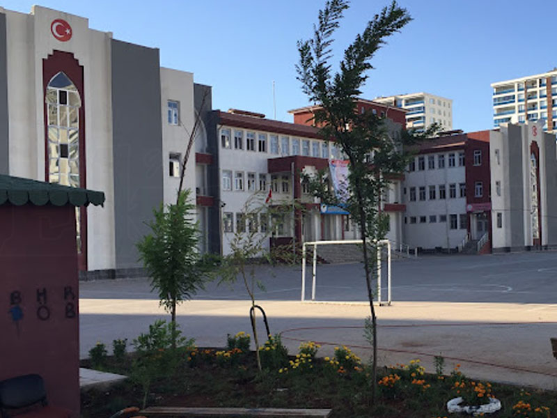 Diyarbakır'da Skandal Iddia Okul Görevlisi Öğrencilerden Giriş Ücreti Aldı3