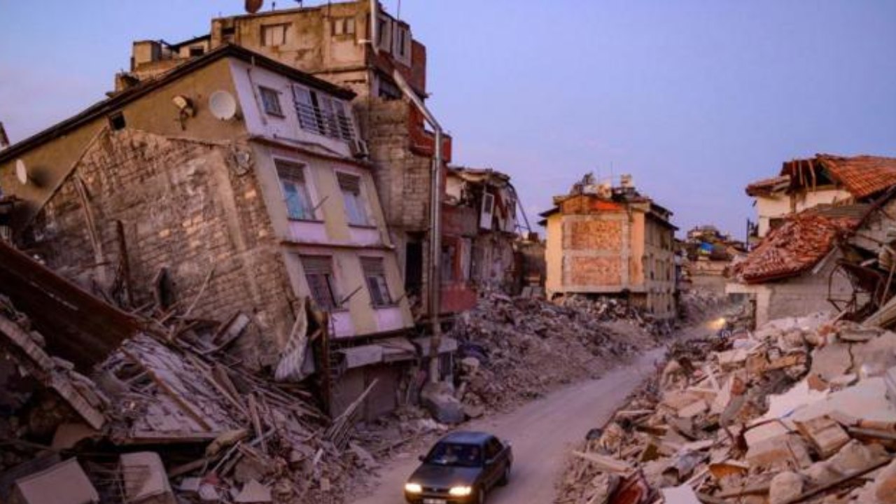 Deprem Yardımıyla Hesabına 110 Milyon Geçirmişti! (1)
