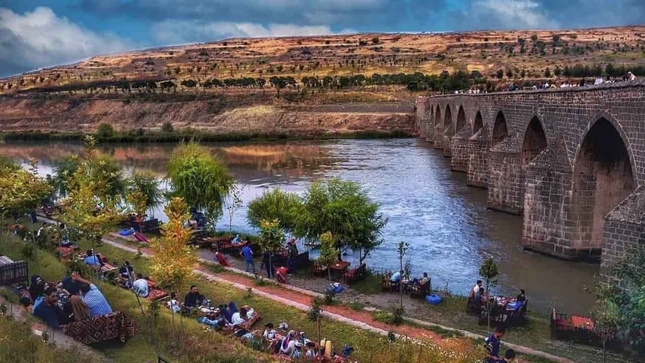 Diyarbakır’da Gezilecek Yerler On Gözlü Köprü