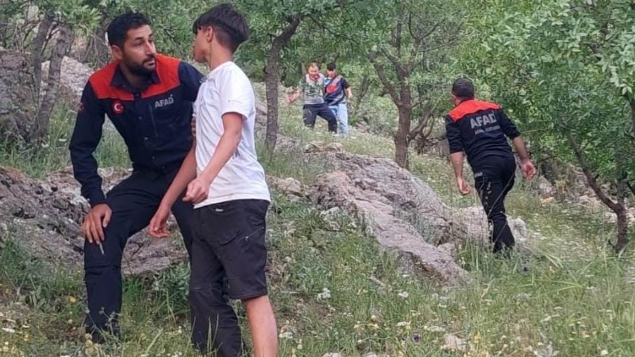 Ergani Makam Dağı’nda 2 Çocuk Mahsur Kaldı (1)