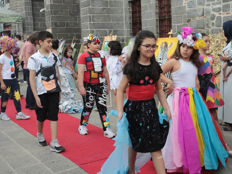Diyarbakır'da Keldani Kilisesi'nde Dikkat Çeken Defile3