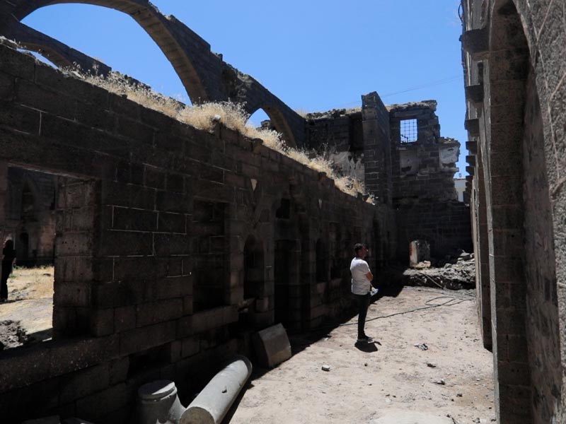 Diyarbakır'da Kilisenin Restorasyonu Dualarla Başladı3