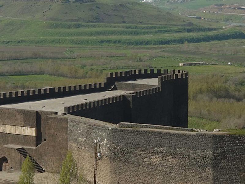 Diyarbakır Surları Hangi Taştan Yapıldı3