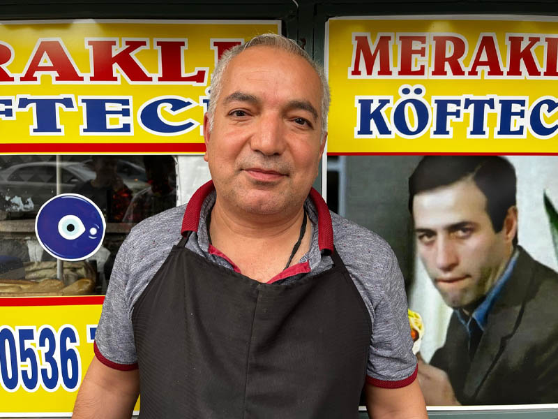 'Meraklı Köfteci' Kemal Sunal Çivi Koyuyordu3