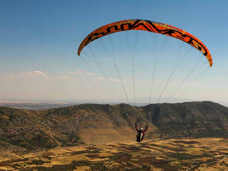 Diyarbakır’daki Piraziz Tepesi, Yamaç Paraşütü Ve Inanç Turizminin Yeni Gözdesi2