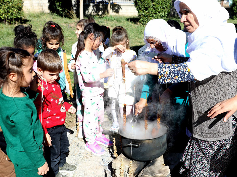 Zarokistanlı Çocuklardan Bağ Bozumu Ve Bulamaç Etkinliği4