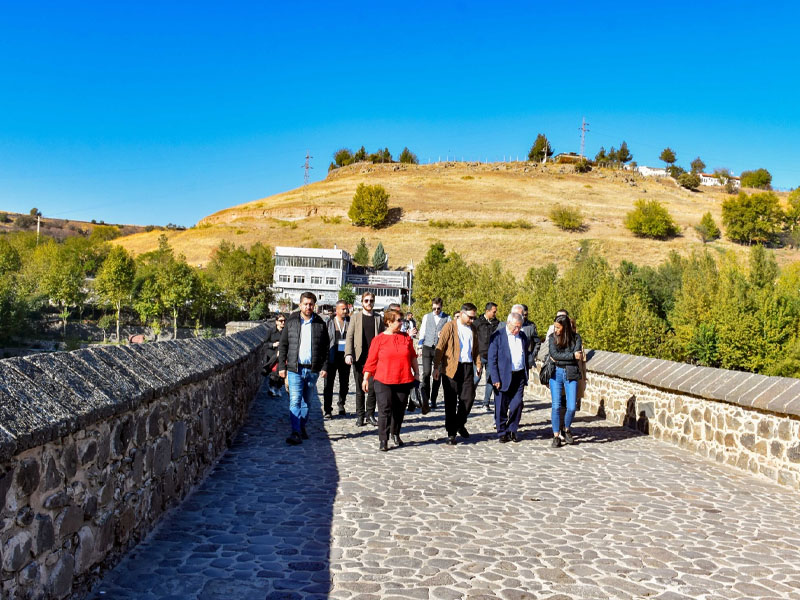 Zerzevan Kalesi Ve On Gözlü Köprü’yü Görmeden Gitmediler3