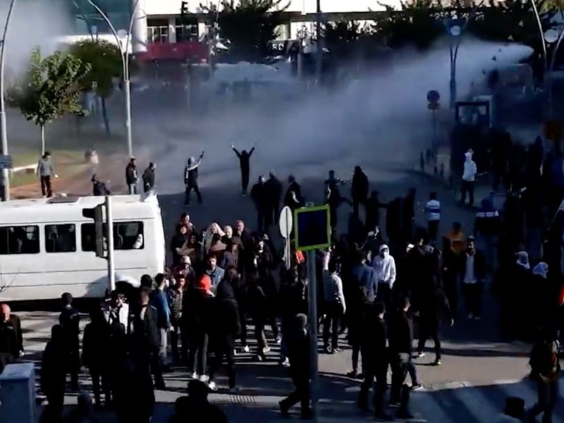 Batman’da Kayyım Protestoları 6 Polis Yaralandı, 67 Gösterici Gözaltına Alındı3