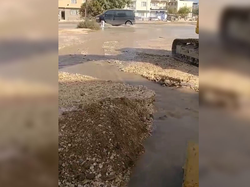 Su Borusu Patladı, Caddeler Göle Döndü2