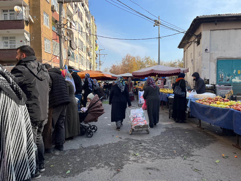 Diyarbakır Semt Pazarını Yeşil Şili Biberi Yakıyor3