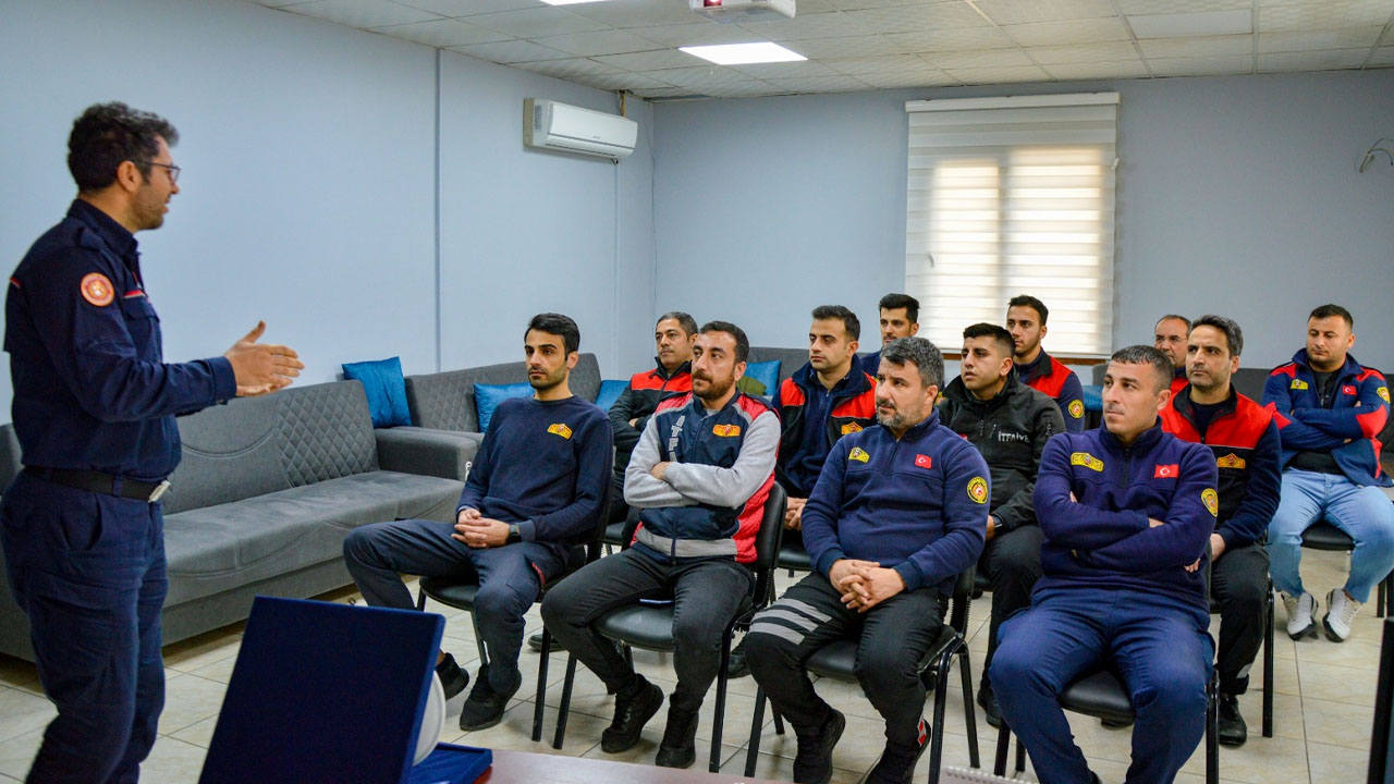 Diyarbakır itfaiyesi personeli eğitimlerine devam ediyor