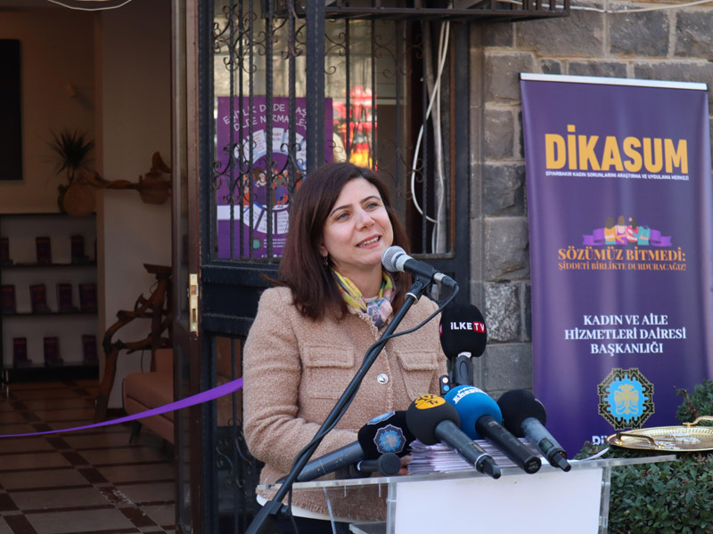 Diyarbakır'da, Kayyumun Kapattığı Merkez Zılgıtlarla Açıldı4